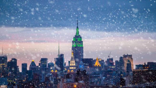 Muchas personas esperan el invierno en Nueva York