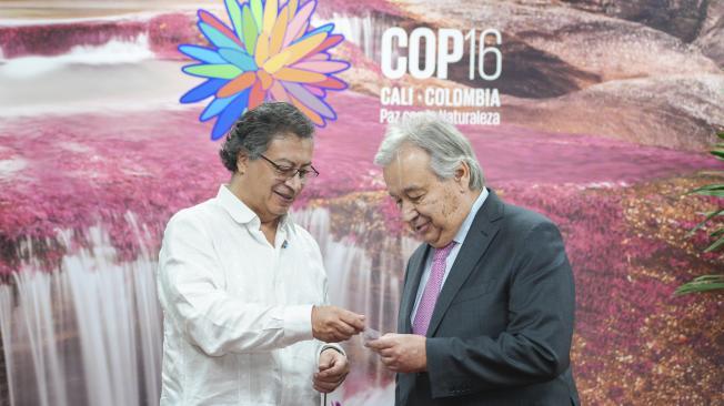 El presidente Gustavo Petro con el secretario general ONU, Antonio Guterres, en el marco de la COP16.