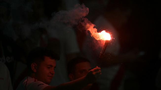 Hinchas de River Plate hicieron un espectacular recibimiento.