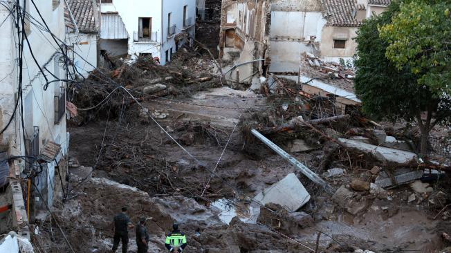 Calle devastada por las inundaciones en Letur, al suroeste de Valencia, este de España.