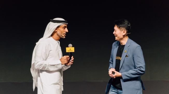 El CEO de Binance, Richard Teng, y Khalfan Behoul, director ejecutivo de Dubai Future Foundation.