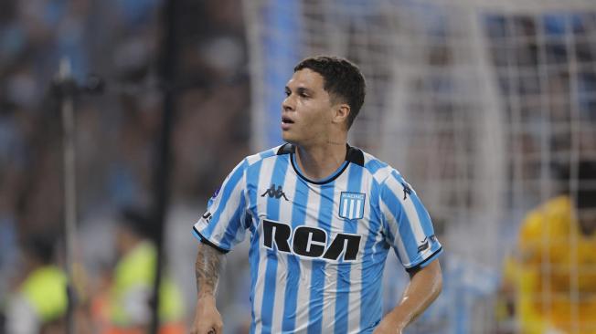 AME3546. AVELLANEDA (ARGENTINA), 31/10/2024.- Juan Fernando Quintero de Racing celebra un gol ante Corinthians este jueves, en un partido de las semifinales de la Copa Sudamericana entre Racing y Corinthians, en el estadio Presidente Perón en Avellaneda (Argentina). EFE/ Juan Ignacio Roncoroni