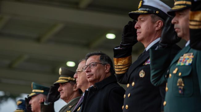 El presidente Petro durante el acto de graduación de subtenientes de la Policía Nacional.