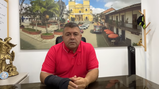 Fabio Ignacio Mira, alcalde del municipio de Santo Domingo, aclaró lo ocurrido con la funcionaria pública y reveló que se le impuso una sanción.