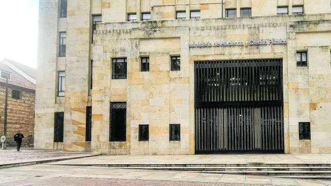 Fachada del edificio del Ministerio de Hacienda y Crédito público.