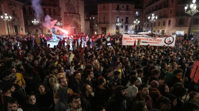 Manifestación para pedir la dimisión del presidente de la Comunidad Valenciana, Carlos Mazón, en Valencia.