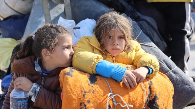 Niños desplazados en Gaza.