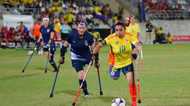 Johana Neira, integrante de la Selección, le dijo a Yady Fernández que entró al deporte porque la admiraba y seguía.