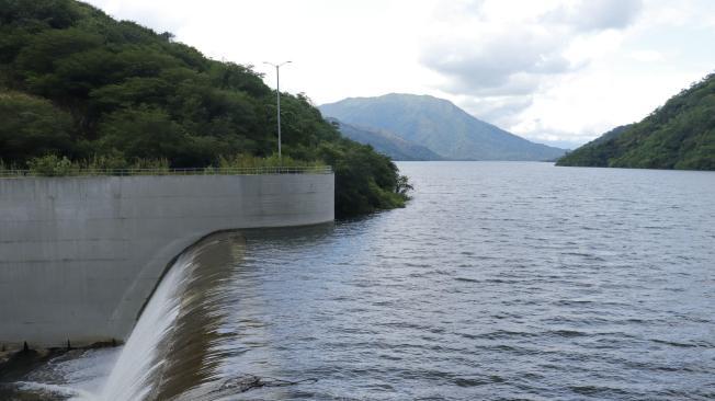 Las autoridades mantienen la alerta roja en la presa El Cercado, en el río Ranchería, donde el embalse ya reporta el 100 por 100 de su capacidad.