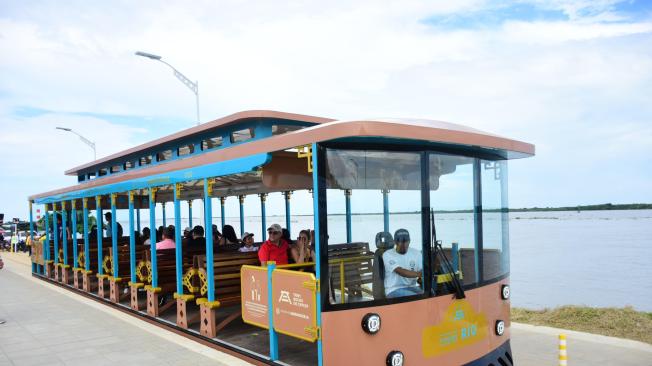 El tren turístico de Las Flores es otro de los atractivos que tiene el paseo a Puerto Mocho.