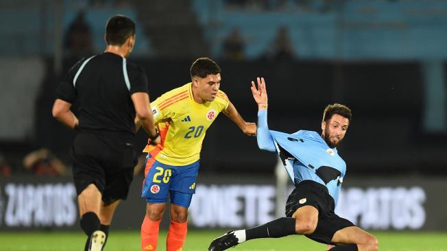 Rodrigo Bentancur en el duelo contra Colombia.