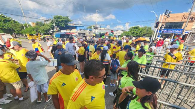 Colombia vs. Ecuador. Ambiente a las afueras del estadio Metropolitano de Barranquilla.