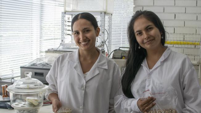 Anna María Polanía Rivera y Jhennifer López Silva, investigadoras de la Universidad del Valle.