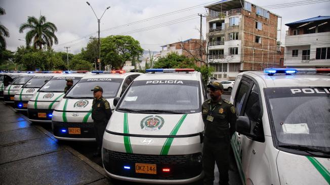 Entrega de camionetas a la Policía de Cali.