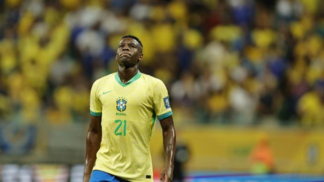 Luiz Henrique de Brasil reacciona este martes, en un partido de las eliminatorias sudamericanas para el Mundial de 2026 entre Brasil y Uruguay, en el estadio Arena Fonte Nova en Salvador (Brasil). EFE/ Isaac Fontana