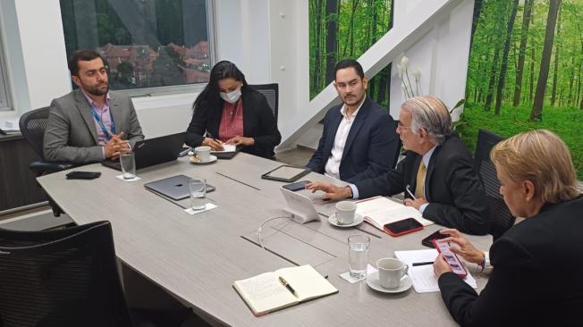 El equipo de trabajo de la Gobernación del Atlántico con los ejecutivos de Ecopetrol.