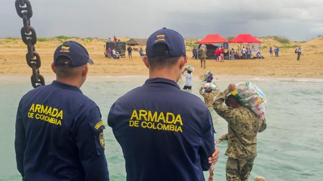 La Armada sigue entregando ayudas en la región.