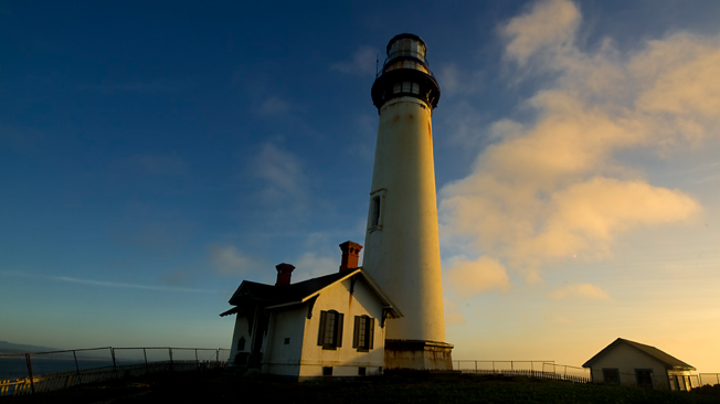 Pigeon Point, California, cuenta con un emblemático faro para los navegantes de la costa central.