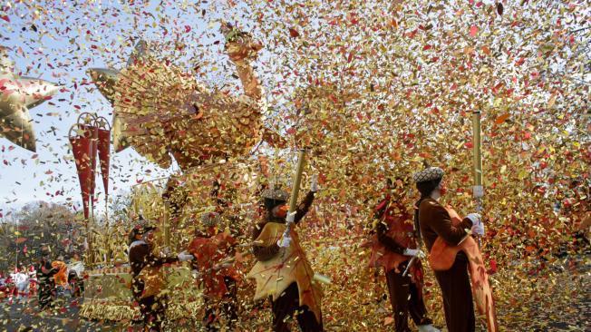 Los estadounidenses festejan esta fecha con un gran banquete y un desfile anual en distintas ciudades.