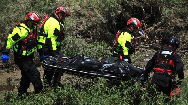 Autoridades rescatan el cuerpo de un migrante fallecido en la frontera entre México y EE. UU.