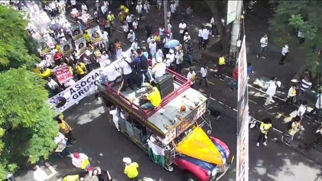 Los manifestantes caminaron por las principales calles de Medellín.