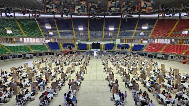 Puesto de votación en el coliseo El Pueblo.