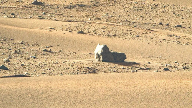 La NASA captó una sorprendente figura con forma de 'gato' en la superficie de Marte, gracias a las imágenes enviadas por el Rover Perseverance, el robot explorador que llegó al planeta rojo en 2021.