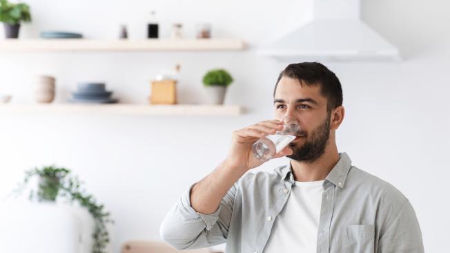 La hidratación también hacer parte fundamental de una dieta saludable.