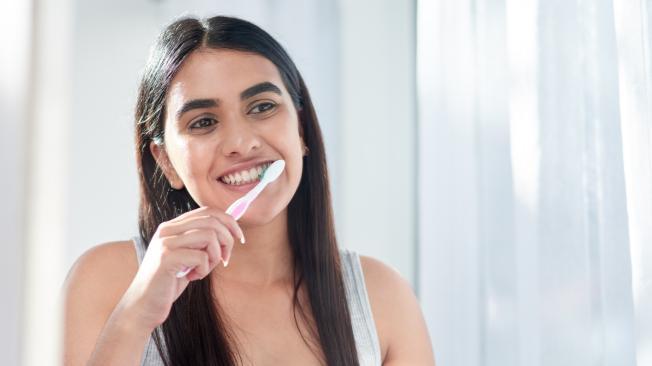 Es importante que espere 30 minutos para cepillarse los dientes.