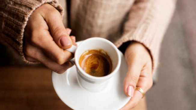 Tomar café puede tener varios beneficios en la salud del cuerpo.