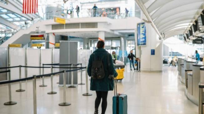 Un grupo comercial que representa a las aerolíneas le respondió al subcomité estadounidense, afirmando que los clientes pueden elegir sus gastos a bordo y los precios son igual de asequibles.