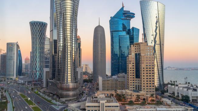 Doha es una ciudad con muchos carros.
