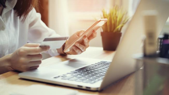 Utilice herramientas para comprar sus vuelos y alojamiento