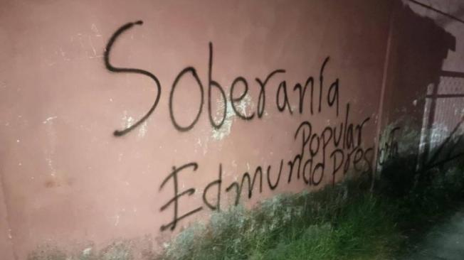 Grafitis en apoyo a Edmundo González