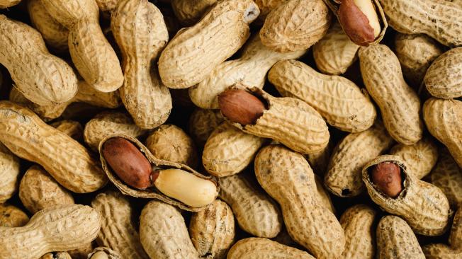 Los cacahuetes son fuentes proteínas vegetales.