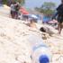 Los turistas extranjeros son la gente más educada y consciente del cuidado de la playa y el mar: si traen una botella de agua se llevar el embace y más si pueden  de la playa, pero los colombianos, los más sucios y los que más basura dejan.