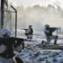 Un militar ruso asistiendo a ejercicios t??cticos y especiales con exploradores del Ej??rcito de Tanques de la Guardia del Distrito Militar Occidental en el campo de entrenamiento de Golovenki en la regi??n de Mosc??, Rusia, el 26 de enero de 2022.
