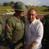 El general William René Salamanca brinda apoyo al alcalde de Tulua  Gustavo Vélez Román, quien es amenazado por bandas delincuenciales que operan en la región.