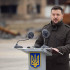 Volodimir Zelensky habla durante una ceremonia de conmemoración del segundo aniversario de la invasión rusa de Ucrania.