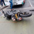 La moto quedó destruida tras el impacto con el camión