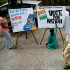 Estudiantes de una escuela de arte en India animan a la gente a votar en las próximas elecciones.