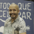 : Sergio Álzate estudió Periodismo  en la Universidad de Antioquia y la maestría en Escritura Creativa en el Instituto Caro y Cuervo
