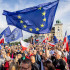 Banderas de la Unión Europea durante un mitin del primer ministro polaco, Donald Tusk.