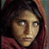 El rostro de Gula envuelto en un pañuelo rojo y sus poderosos ojos verdes convirtieron la imagen de la niña en un ícono de la fotografía contemporánea.