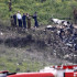 Soldados israelíes inspeccionan los restos del F-16 del que lograron escapar sus dos pilotos; uno de ellos, herido de gravedad.