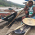 Esta colombiana es una minera artesanal de Barbacoas, Nariño, que sobrevive con el producto de la venta del poco oro que puede extraer con su trabajo diario y su batea.