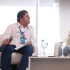Enrique Santos Calderón (der.) y Roberto Pombo, en el conversatorio ‘El país que me tocó’, durante la asamblea de la SIP en Cartagena.