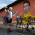 En el mural, Egan Bernal luce la camiseta de campeón del Tour de Francia.
