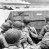 Las tropas estadounidenses se acercan a la playa de Utah, el 6 de junio de 1944, en Normandía, el Día D,
cuando las fuerzas aliadas desembarcaron.