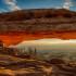 El Parque Nacional Tierra de Cañones y sus impresionantes cerros de color rojo, delicadas bóvedas naturales y deslumbrantes vistas al caudaloso río Colorado y sus afluentes